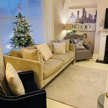 Stylish Georgian Townhouse, Yorkshire - Sleeps 12 بيت للعطل