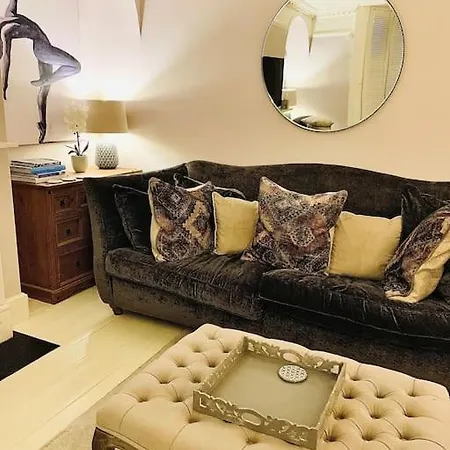 Stylish Georgian Townhouse, Yorkshire - Sleeps 12