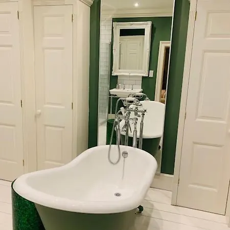 Stylish Georgian Townhouse, Yorkshire - Sleeps 12 بيت للعطل إيسينغولد